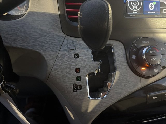 Used 2014 Toyota Sienna LE image 15