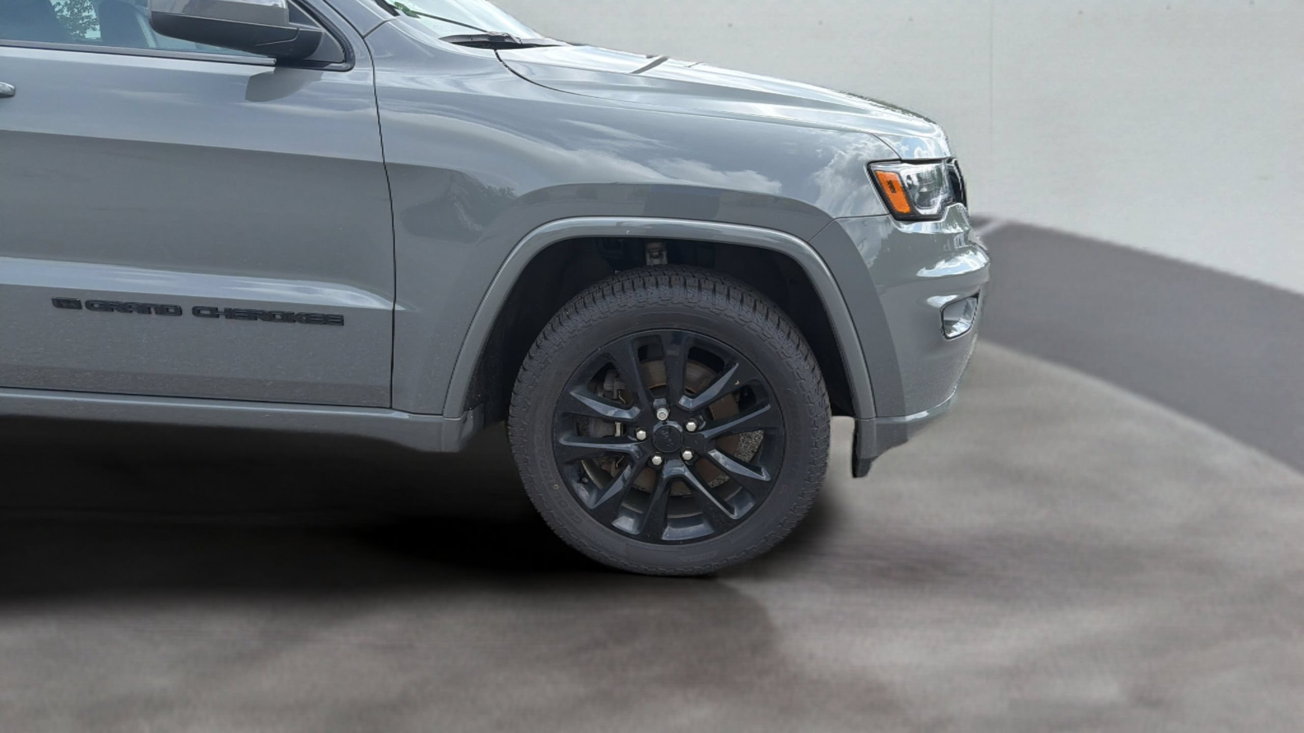 Used 2022 Jeep Grand Cherokee Laredo X AWD/4WD image 28