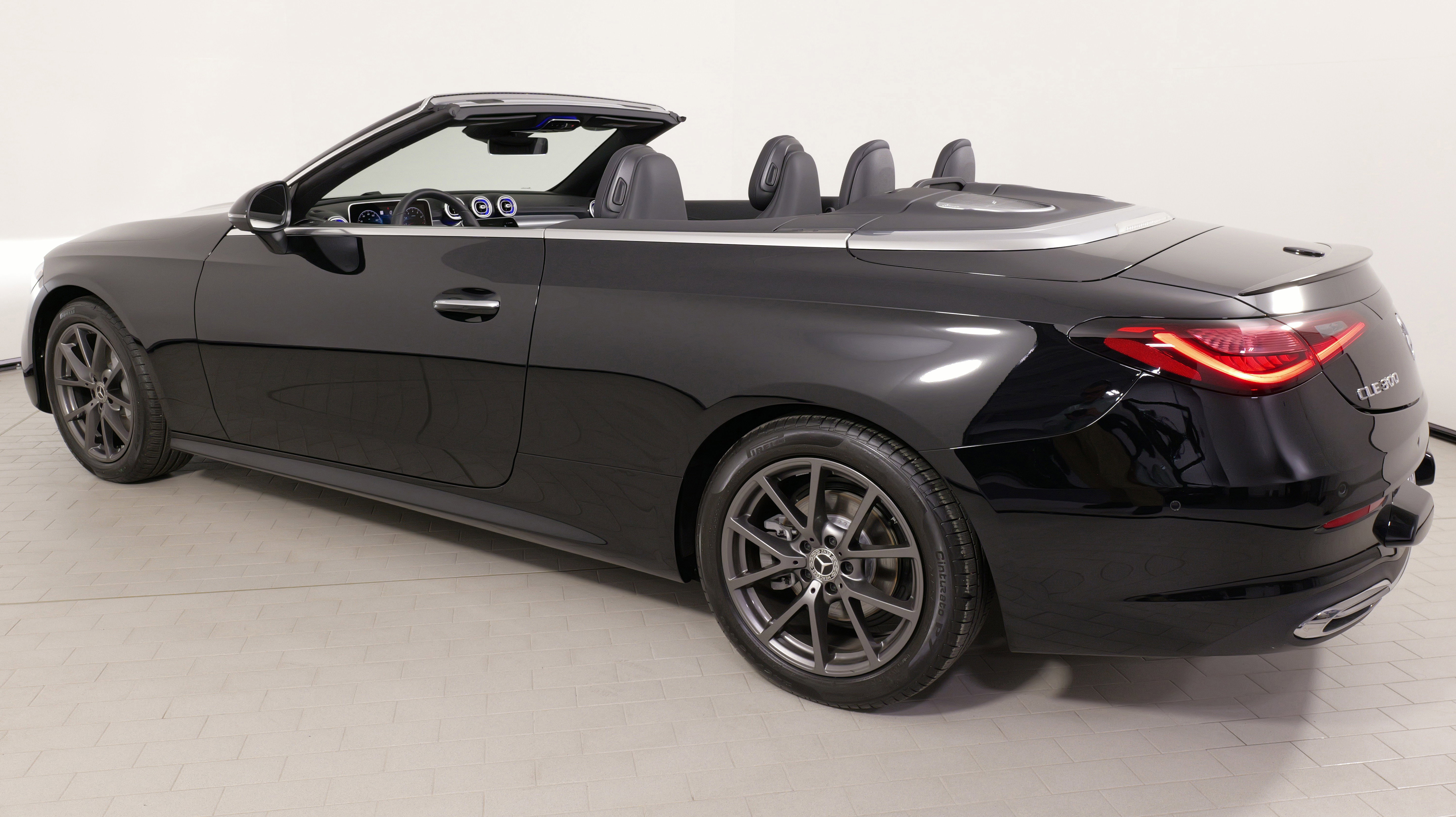 Used 2024 Mercedes-Benz CLE 300 4MATIC Cabriolet image 17