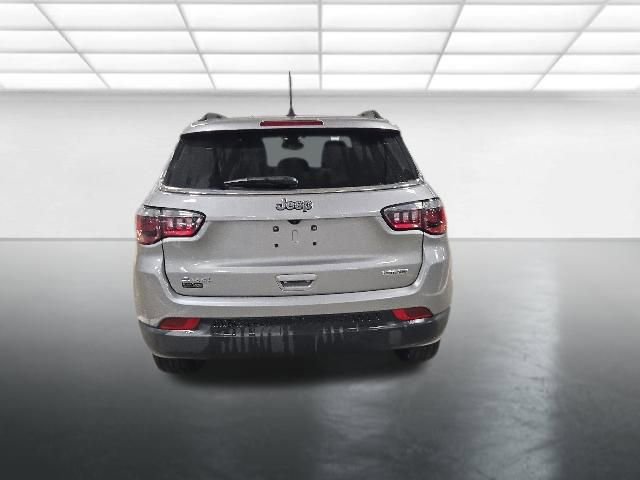 Used 2022 Jeep Compass Latitude AWD/4WD image 5