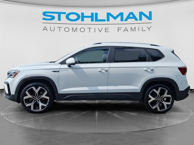 Certified 2022 Volkswagen Taos SEL w/ Panoramic Sunroof Package AWD/4WD image 8