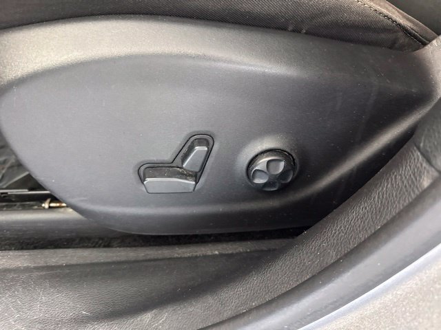 Used 2016 Jeep Cherokee Latitude w/ Cold Weather Group AWD/4WD image 16