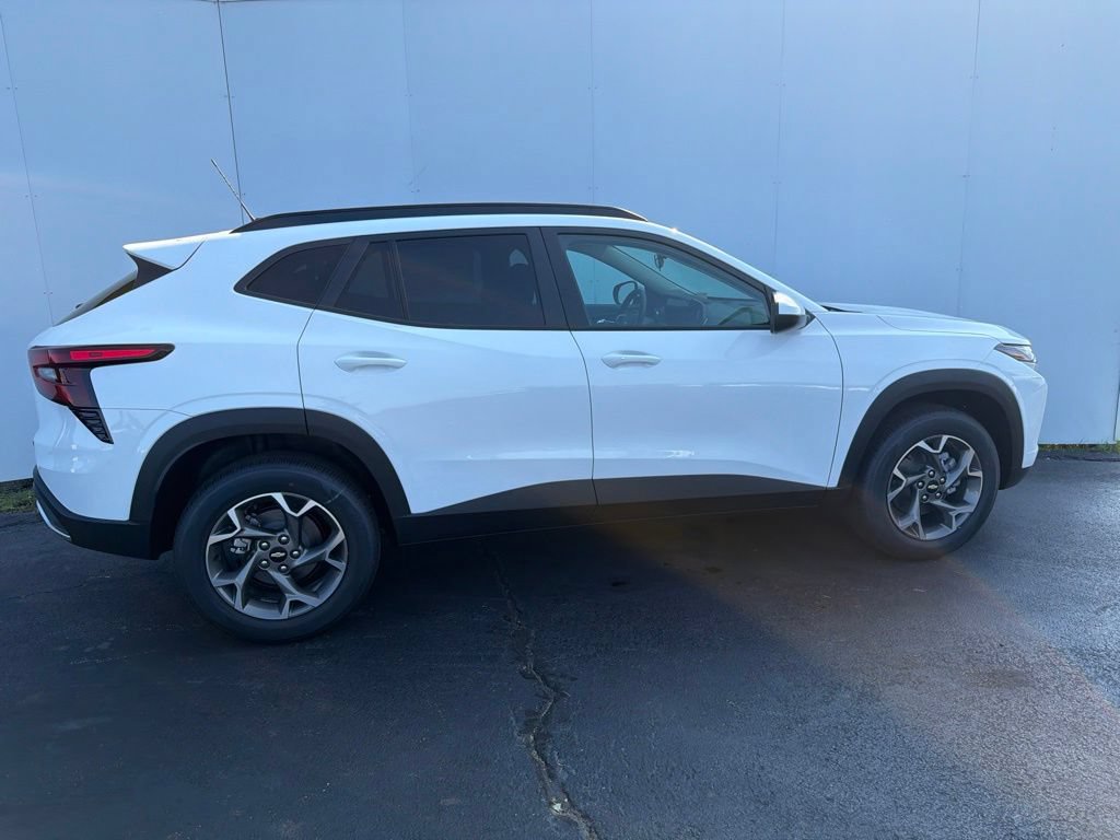 New 2026 Chevrolet Trax LT w/ Driver Confidence Package FWD image 3