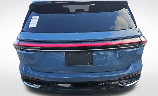 Used 2025 Lincoln Nautilus Premier image 6