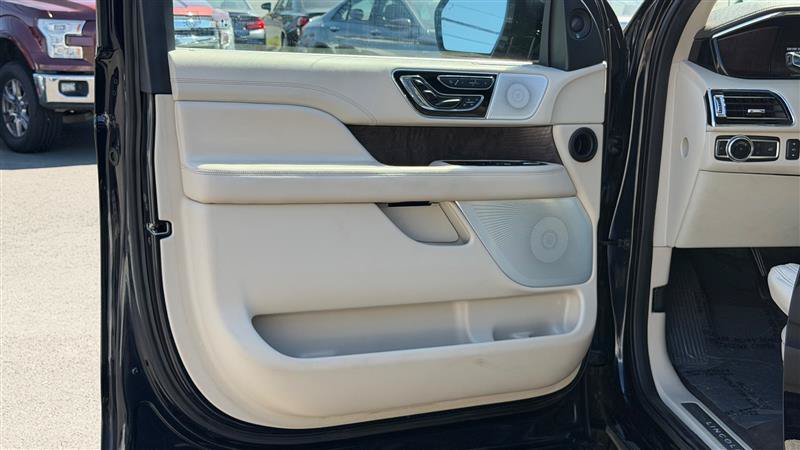 Used 2021 Lincoln Navigator Reserve w/ Luxury Package AWD/4WD image 21