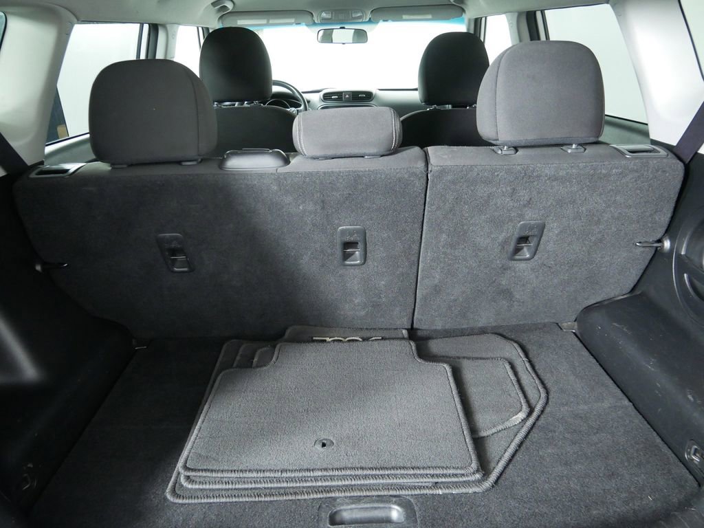 Used 2016 Kia Soul Base image 17