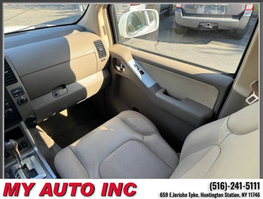 Used 2011 Nissan Pathfinder Silver AWD/4WD image 12