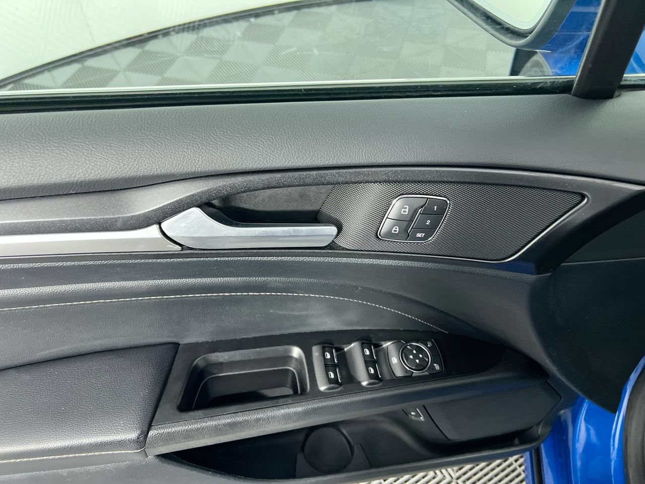 Used 2019 Ford Fusion Energi Titanium FWD image 14