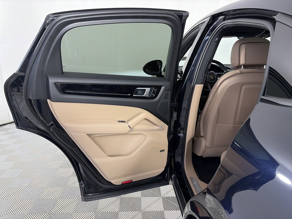 Used 2021 Porsche Cayenne S image 12