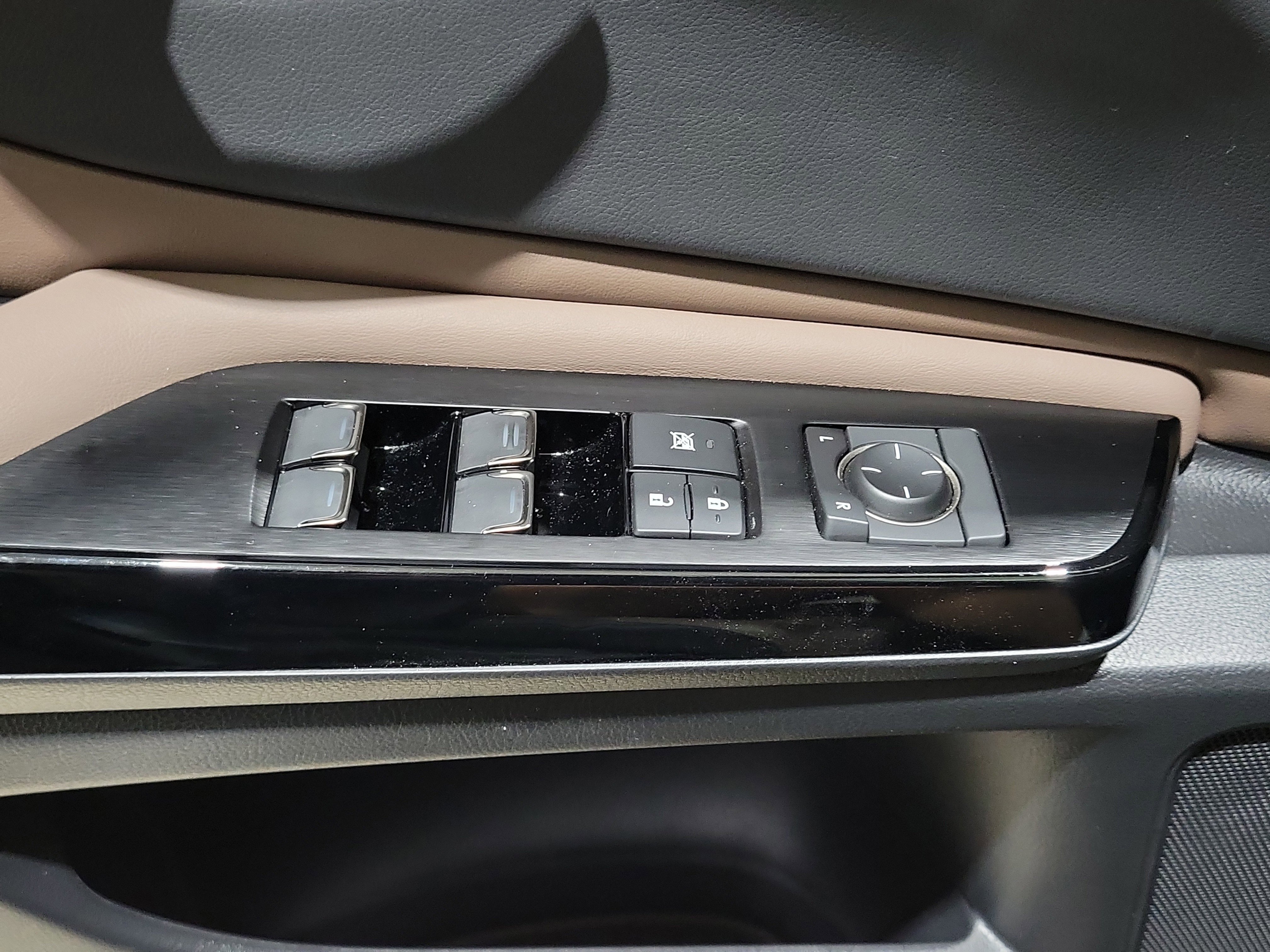 Used 2023 Lexus ES 350 w/ Accessory Package (Z2) image 27