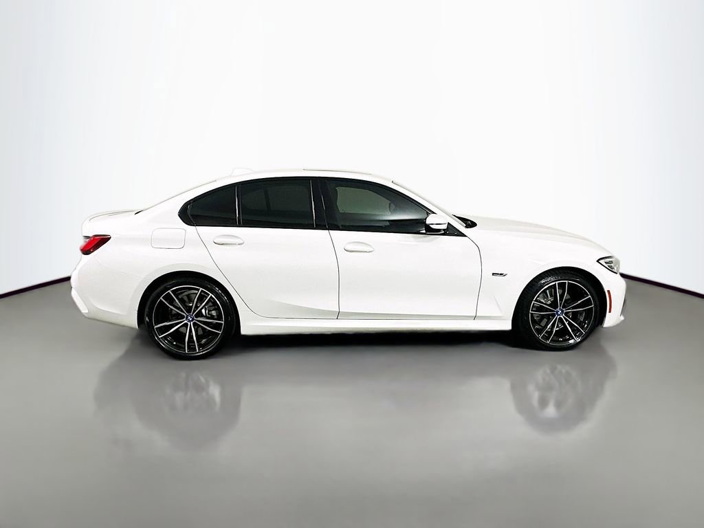 Used 2022 BMW 330e 330e iPerformance w/ M Sport Package image 4