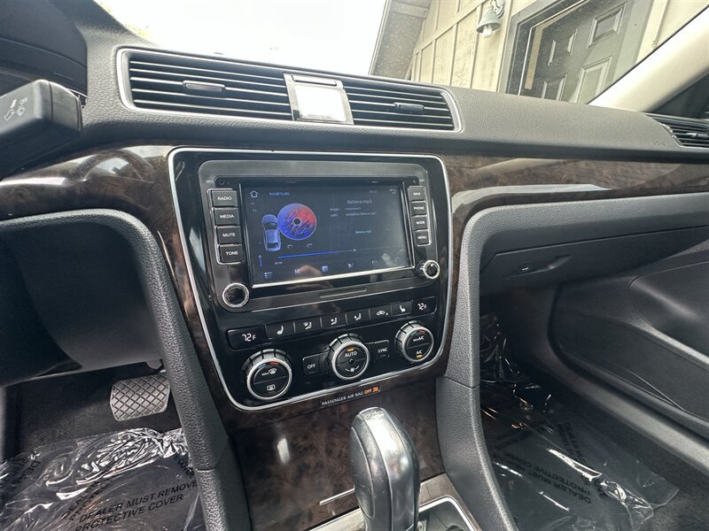Used 2014 Volkswagen Passat TDI SEL Premium FWD image 20