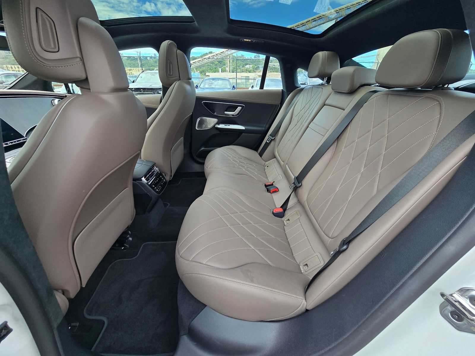 Used 2023 Mercedes-Benz EQE 500 4MATIC Sedan image 16