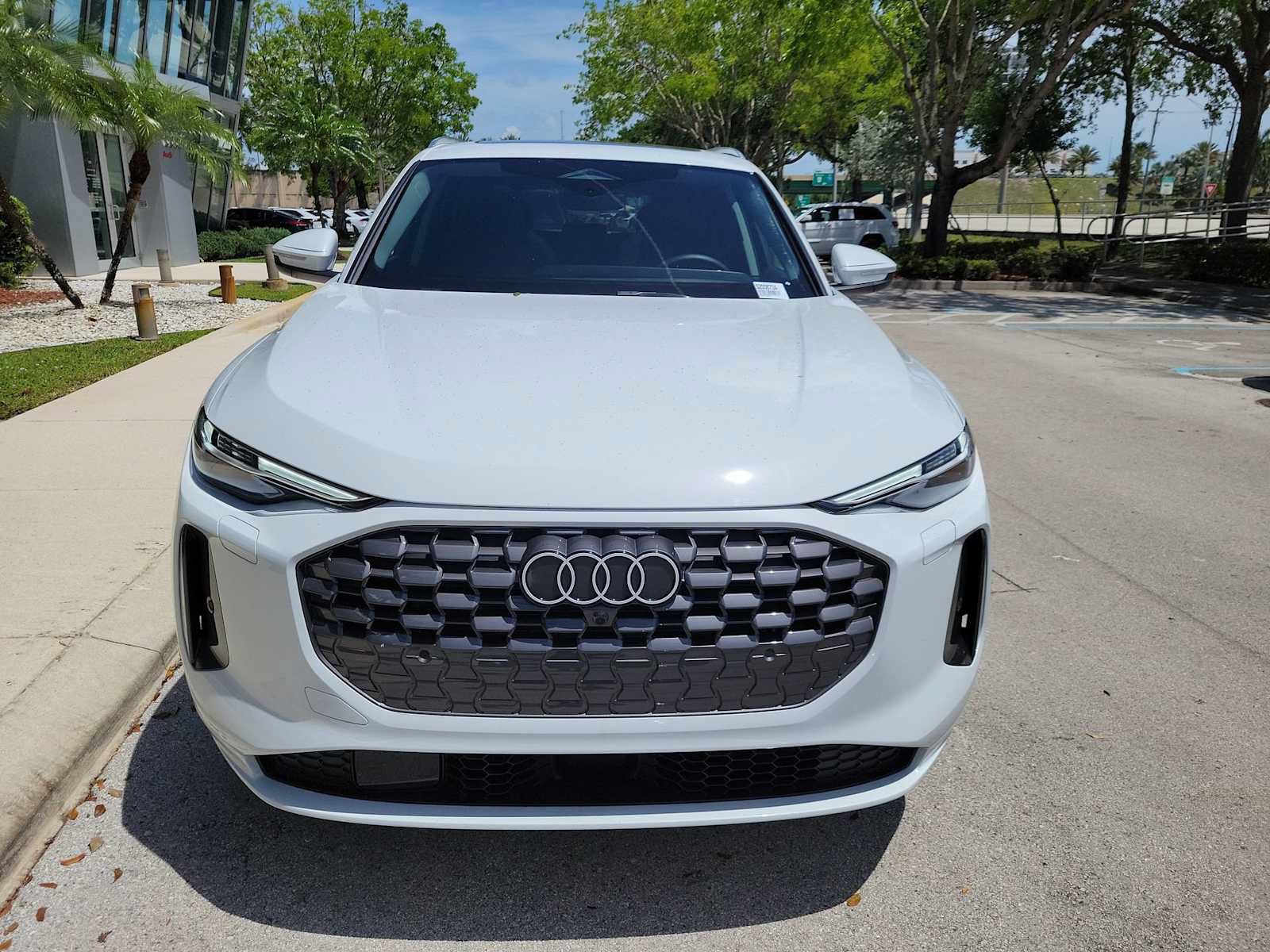Certified 2025 Audi Q5 Premium Plus w/ Premium Plus AWD/4WD image 3