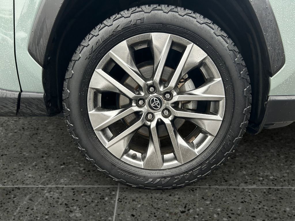 Used 2020 Toyota RAV4 XLE Premium image 10