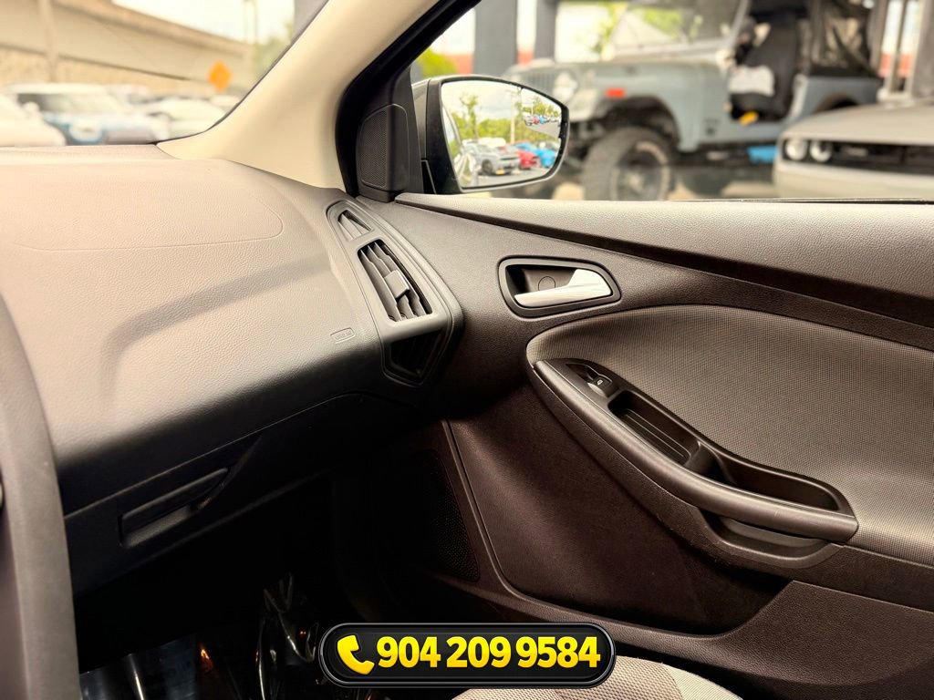 Used 2014 Ford Focus SE FWD image 18