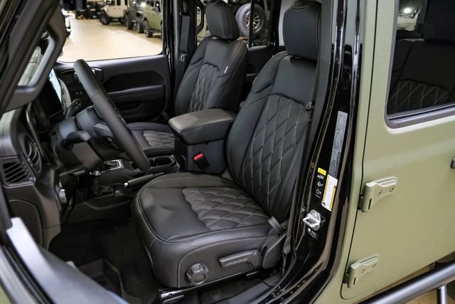 Used 2025 Jeep Gladiator Sport AWD/4WD image 16