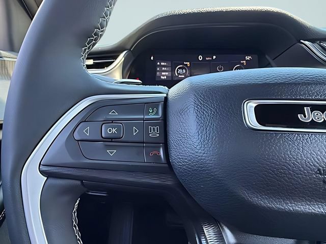 Used 2025 Jeep Grand Cherokee Altitude AWD/4WD image 15