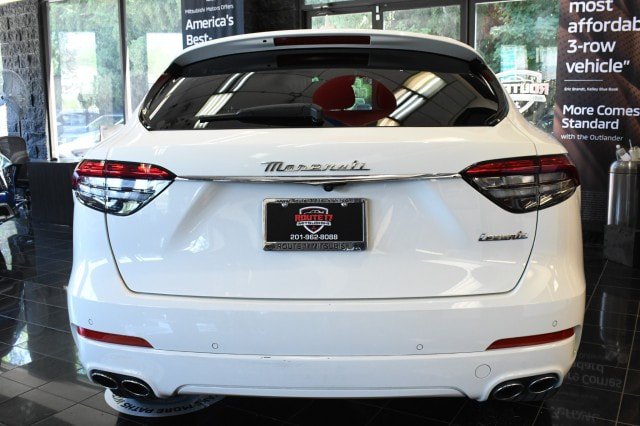 Used 2023 Maserati Levante GT AWD/4WD image 13