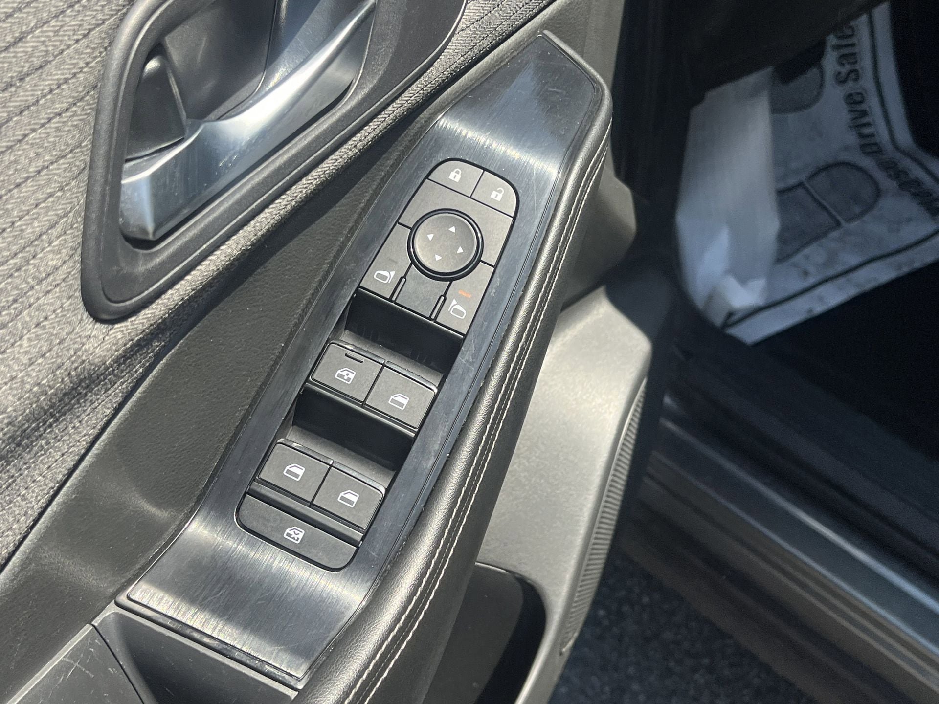 Used 2023 Nissan Rogue SV AWD/4WD image 13