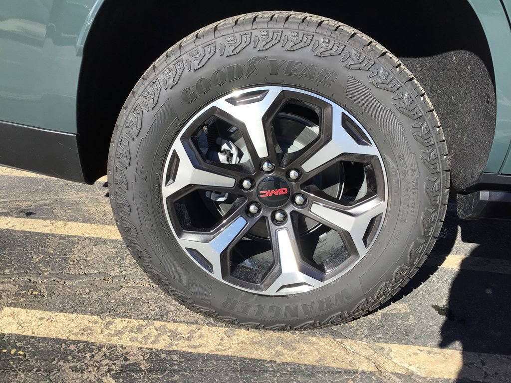 New 2026 GMC Yukon AT4 Ultimate w/ LPO, Illumination Package image 32