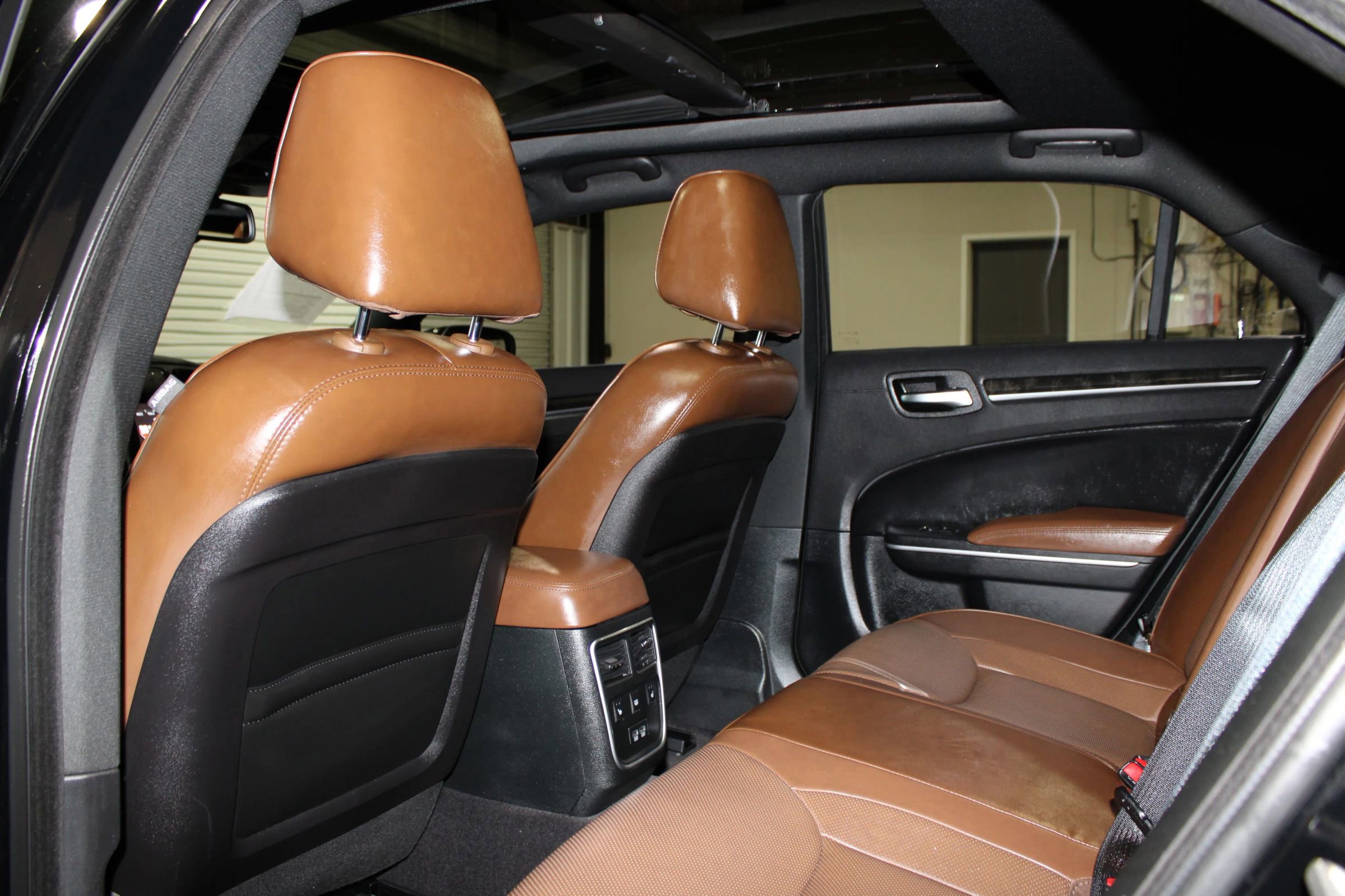 Used 2019 Chrysler 300 Limited w/ Safetytec Plus Group RWD image 36