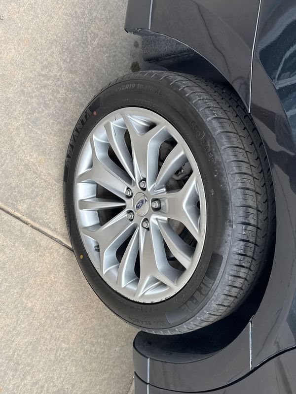 Used 2013 Ford Taurus Limited FWD image 13