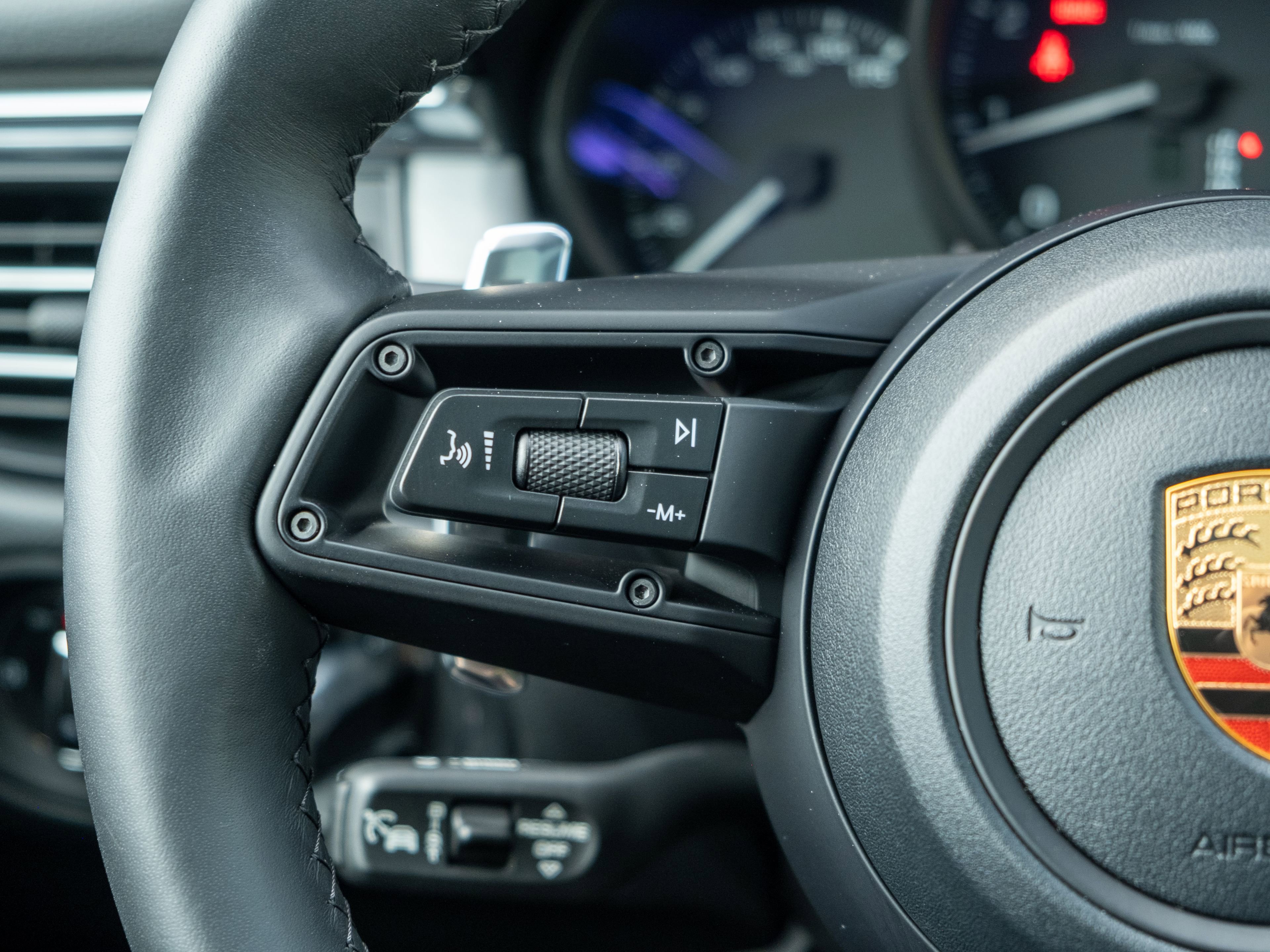 Certified 2026 Porsche Macan AWD/4WD image 29
