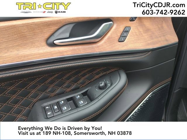 Used 2025 Jeep Grand Cherokee L Summit image 13