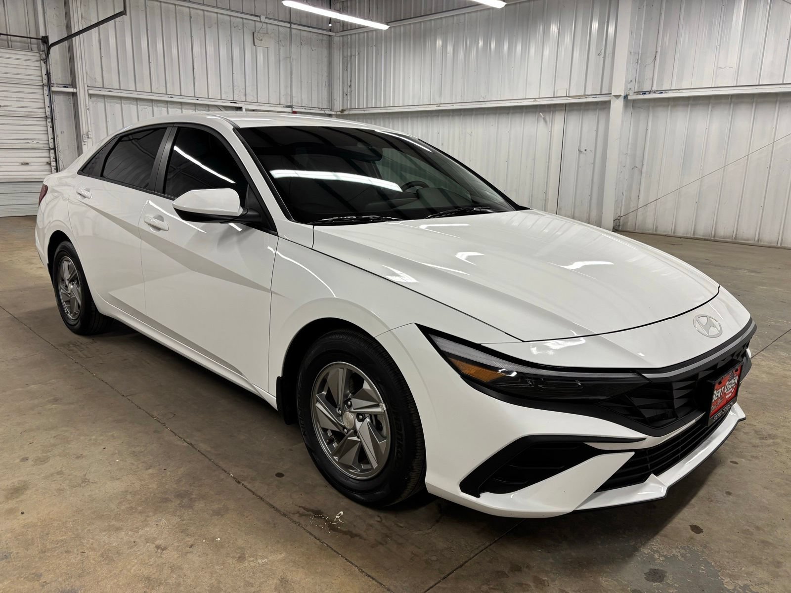 Certified 2025 Hyundai Elantra SE FWD image 1