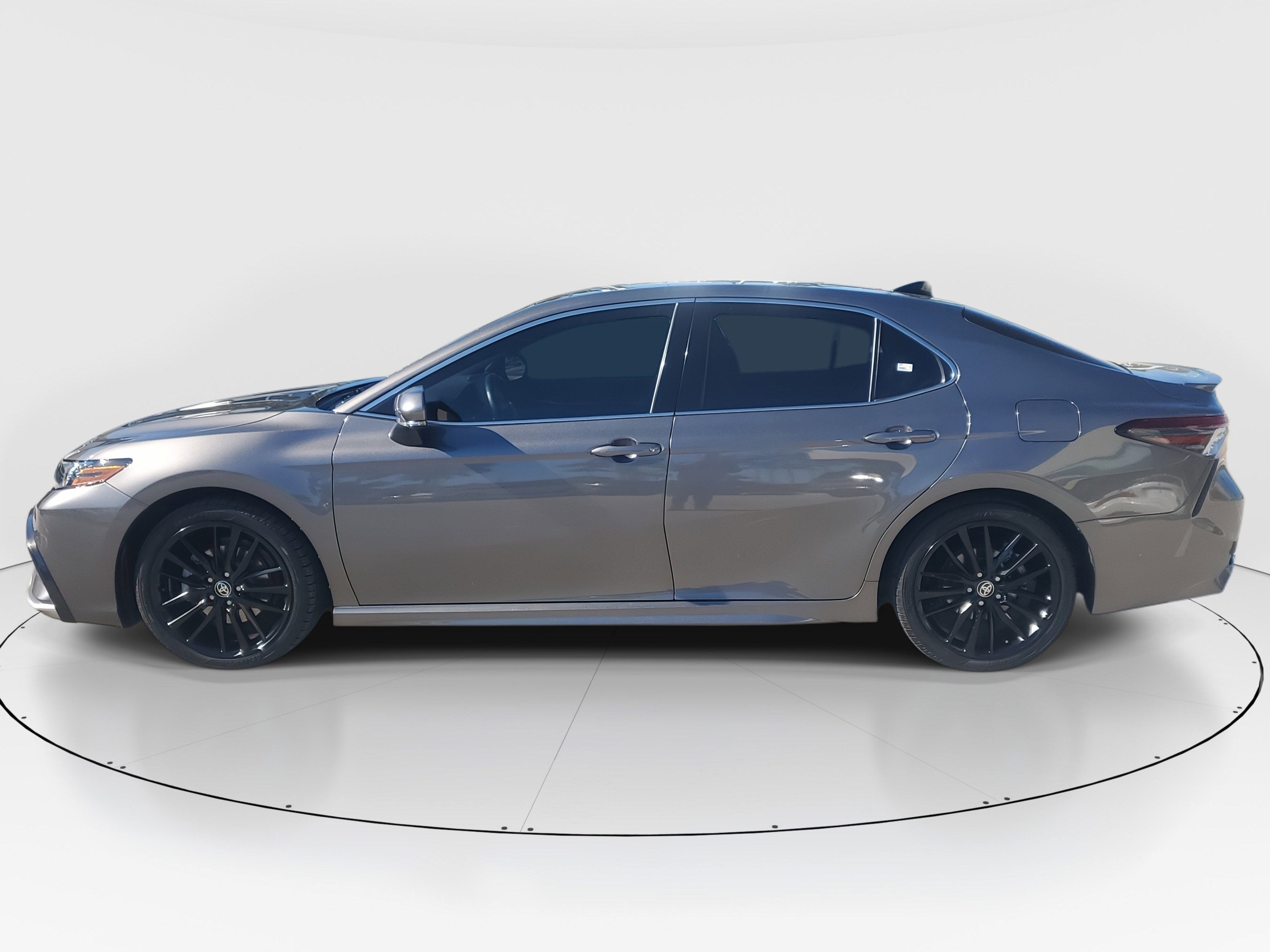 Used 2022 Toyota Camry XSE image 6