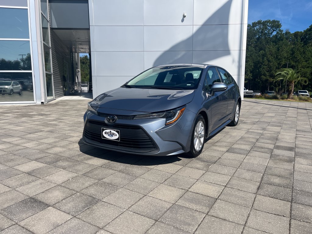 Used 2024 Toyota Corolla LE w/ LE Convenience Package FWD image 2