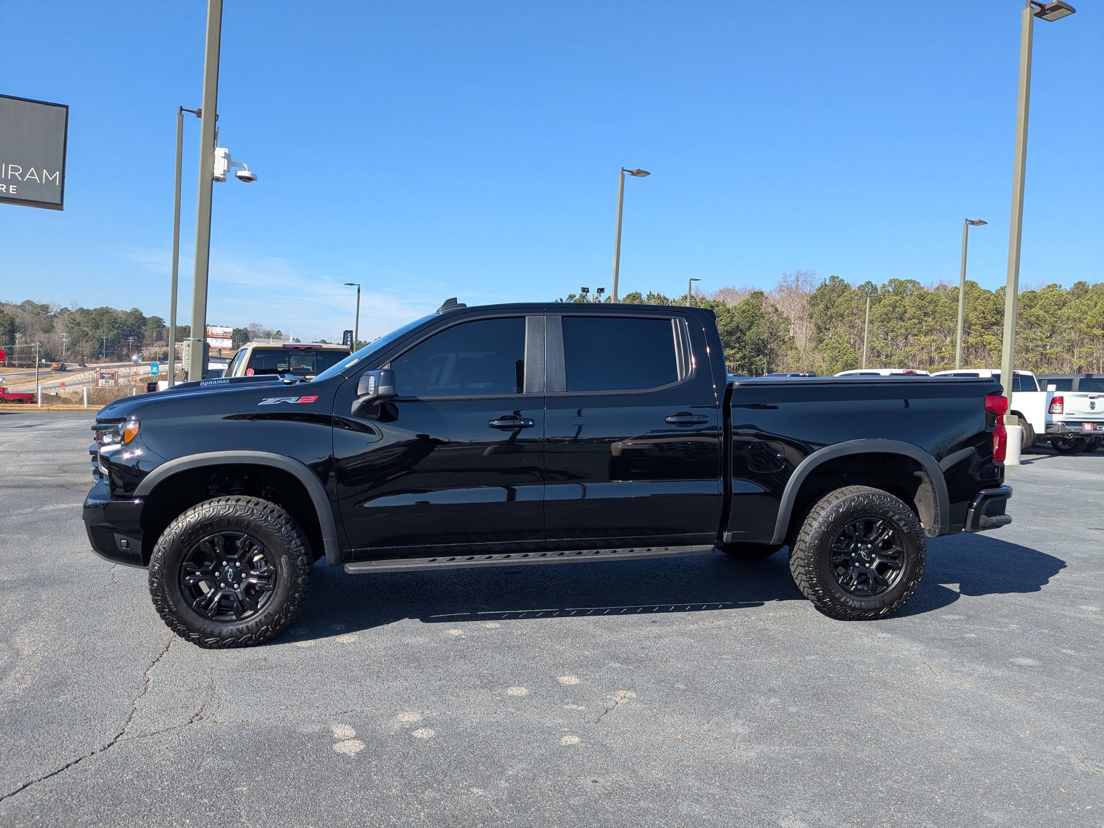 Used 2025 Chevrolet Silverado 1500 ZR2 w/ Technology Package image 8