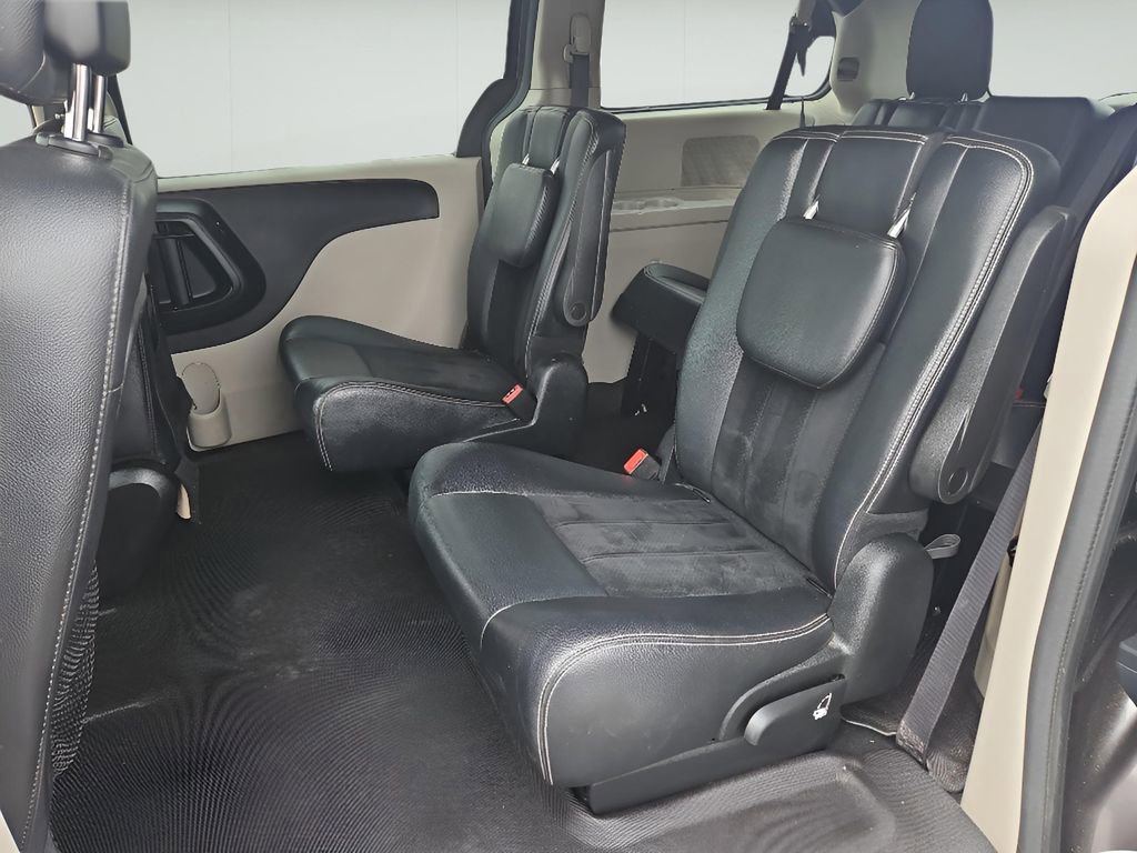 Used 2017 Dodge Grand Caravan SXT FWD image 16