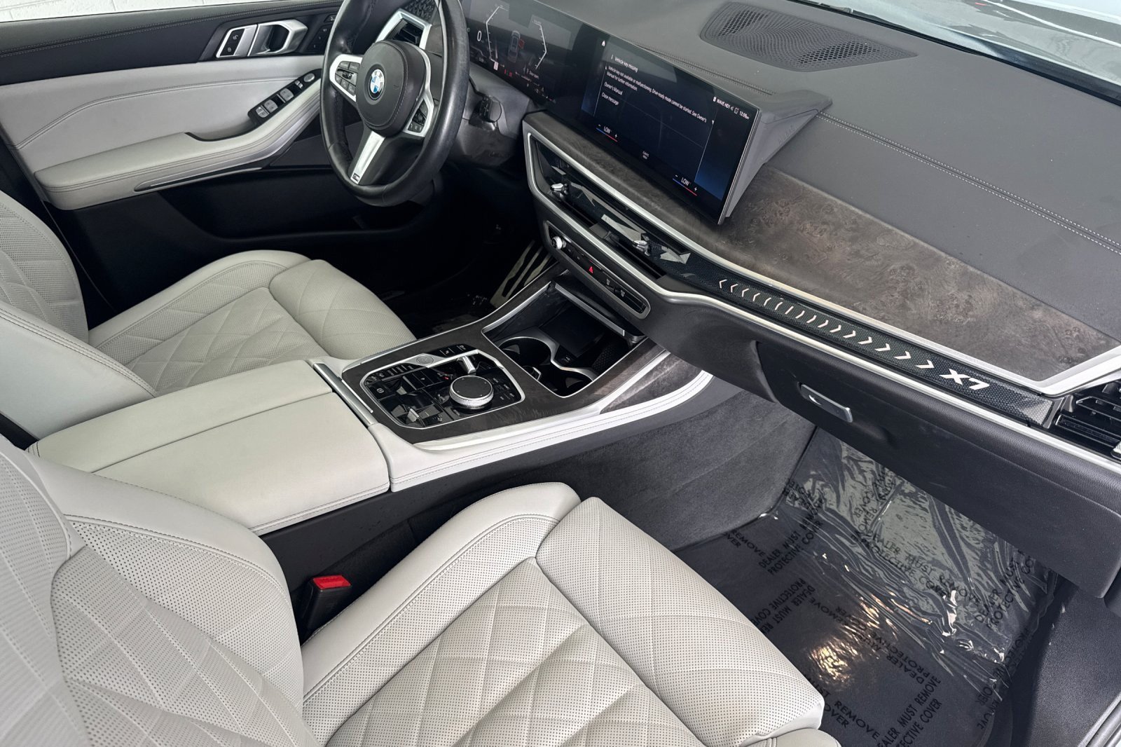 Used 2023 BMW X7 xDrive40i w/ M Sport Package AWD/4WD image 16