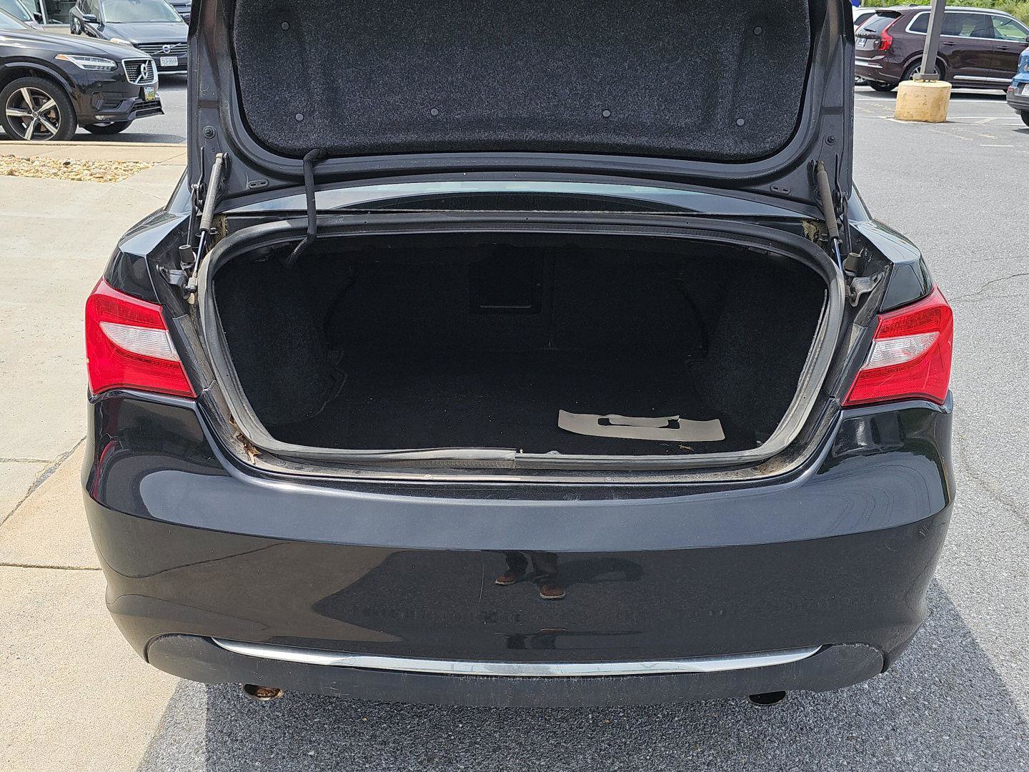 Used 2012 Chrysler 200 Touring FWD image 13