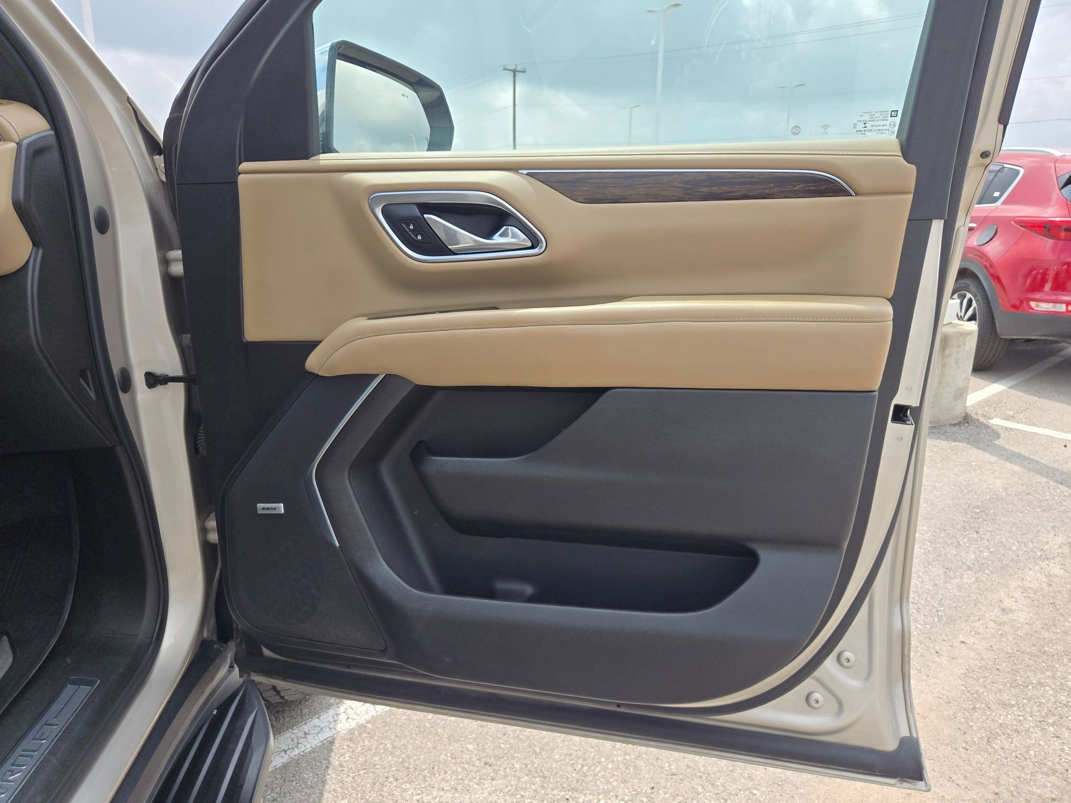 Used 2021 Chevrolet Suburban Premier w/ Premium Package RWD image 28