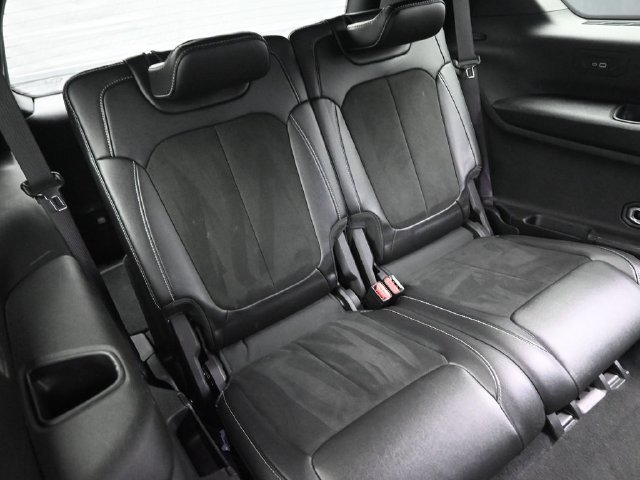 Used 2024 Jeep Grand Cherokee L Laredo AWD/4WD image 17