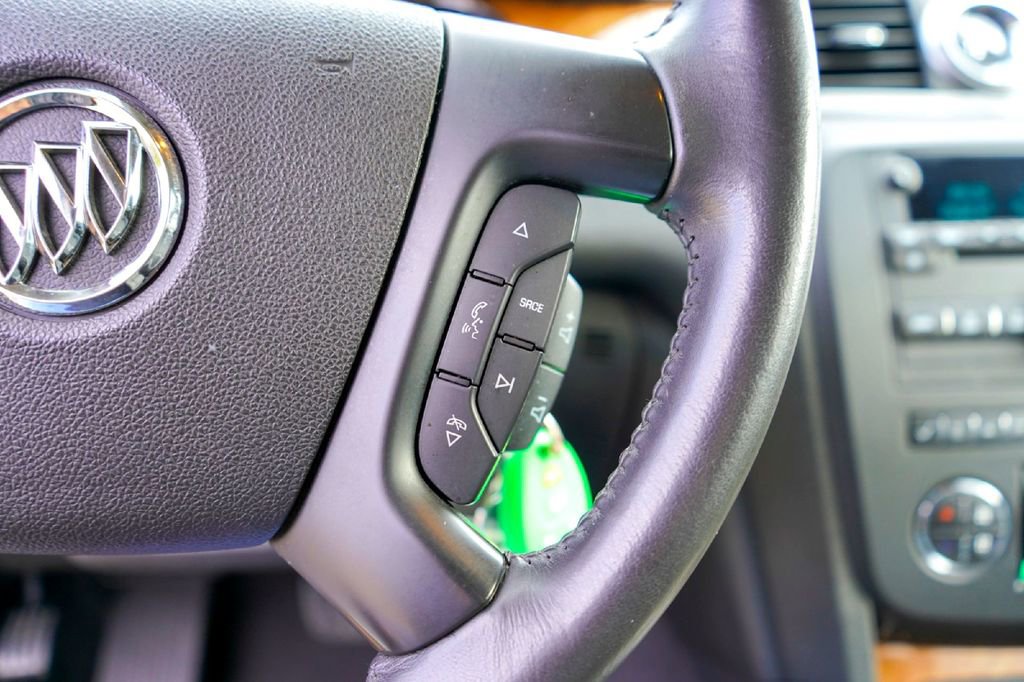 Used 2011 Buick Enclave CXL image 13