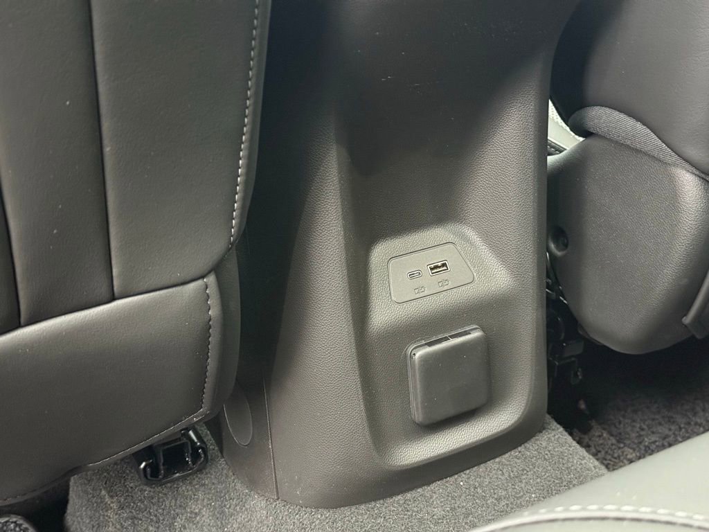 Used 2024 Buick Envision Avenir AWD/4WD image 31