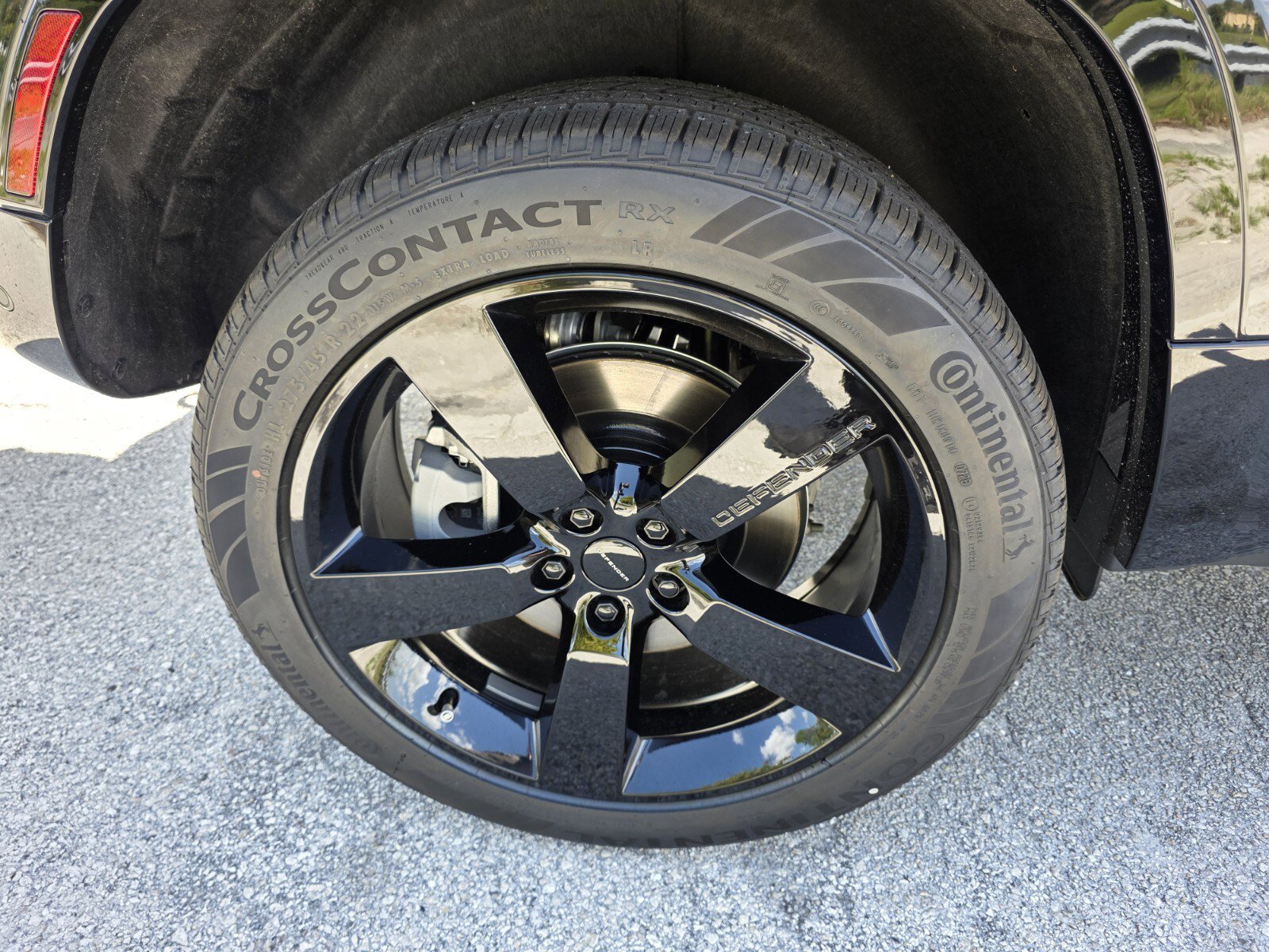 New 2026 Land Rover Defender 110 X-Dynamic SE image 9