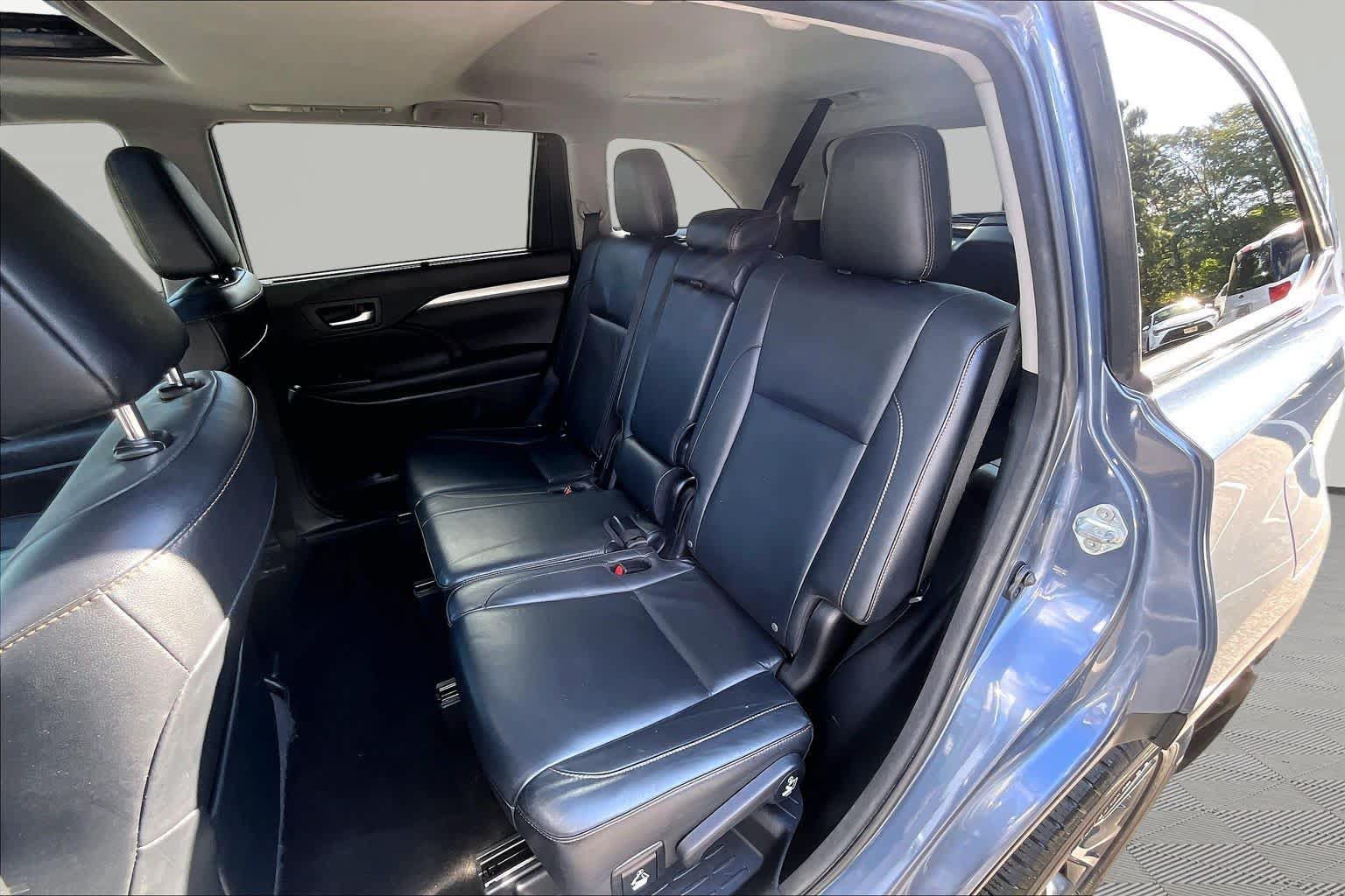 Used 2016 Toyota Highlander XLE AWD/4WD image 21