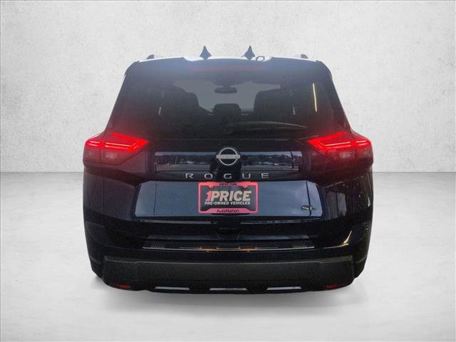 Used 2025 Nissan Rogue SL w/ Tech Package FWD image 7