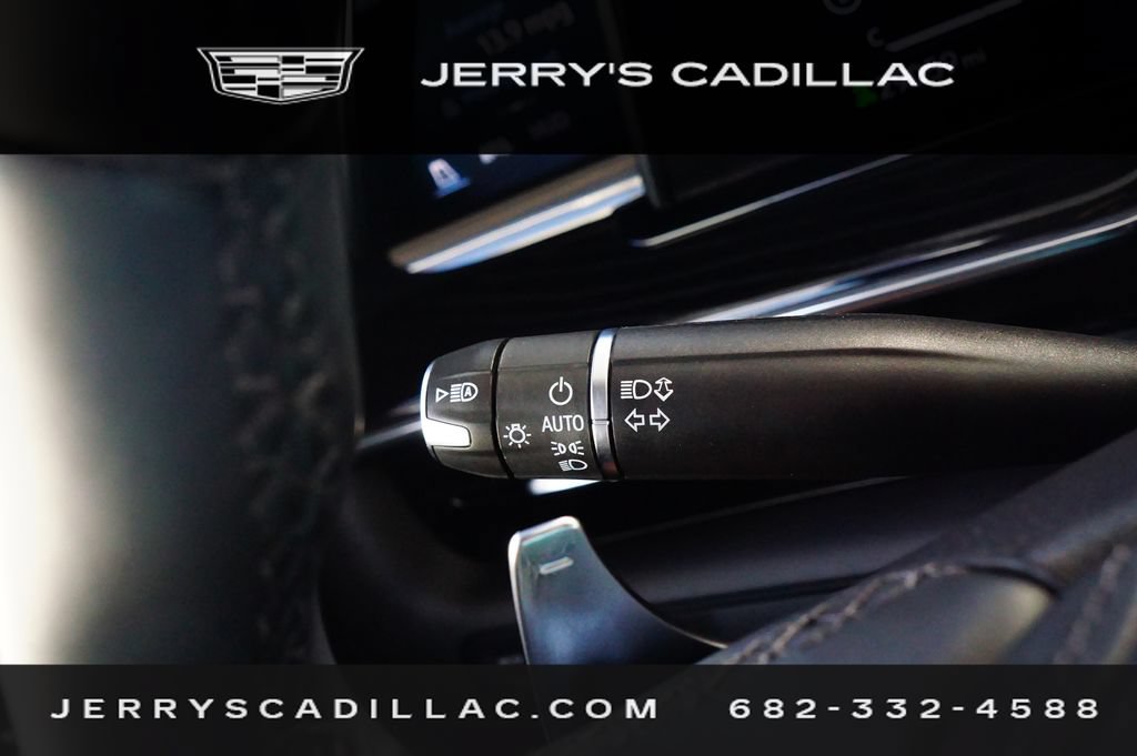 Used 2024 Cadillac Escalade ESV V AWD/4WD image 17