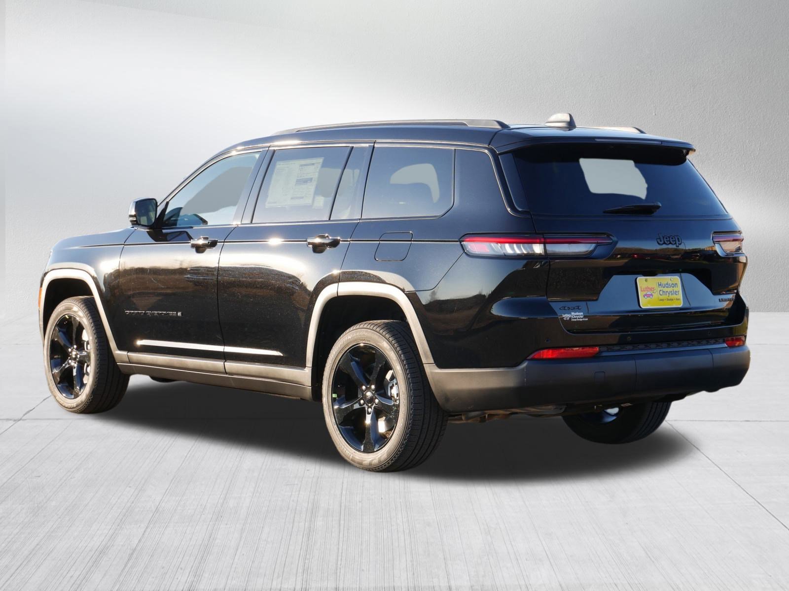 New 2025 Jeep Grand Cherokee L Limited w/ Black Appearance Package image 3