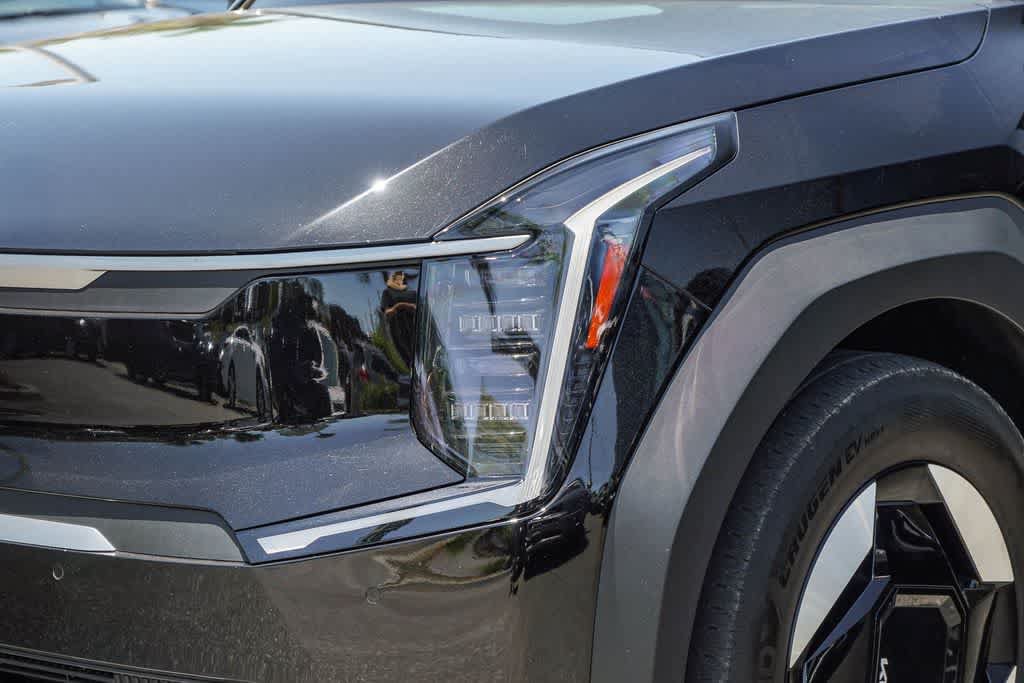 Certified 2024 Kia EV9 Wind AWD/4WD image 8