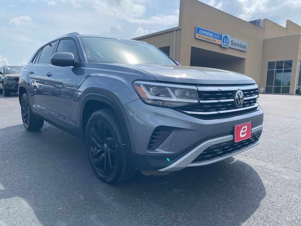 Used 2023 Volkswagen Atlas Cross Sport SE w/ Panoramic Sunroof Package image 2