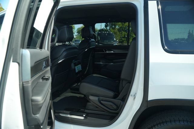 New 2026 Jeep Grand Wagoneer Summit AWD/4WD image 14
