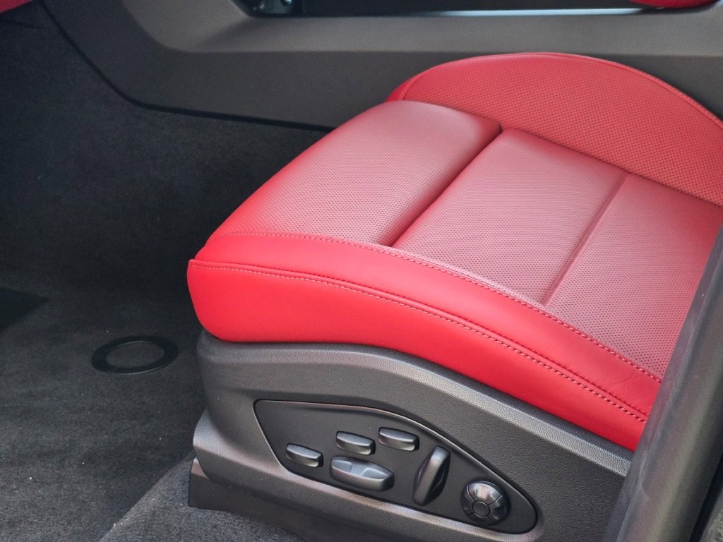 New 2025 Porsche Macan 4S Electric image 21