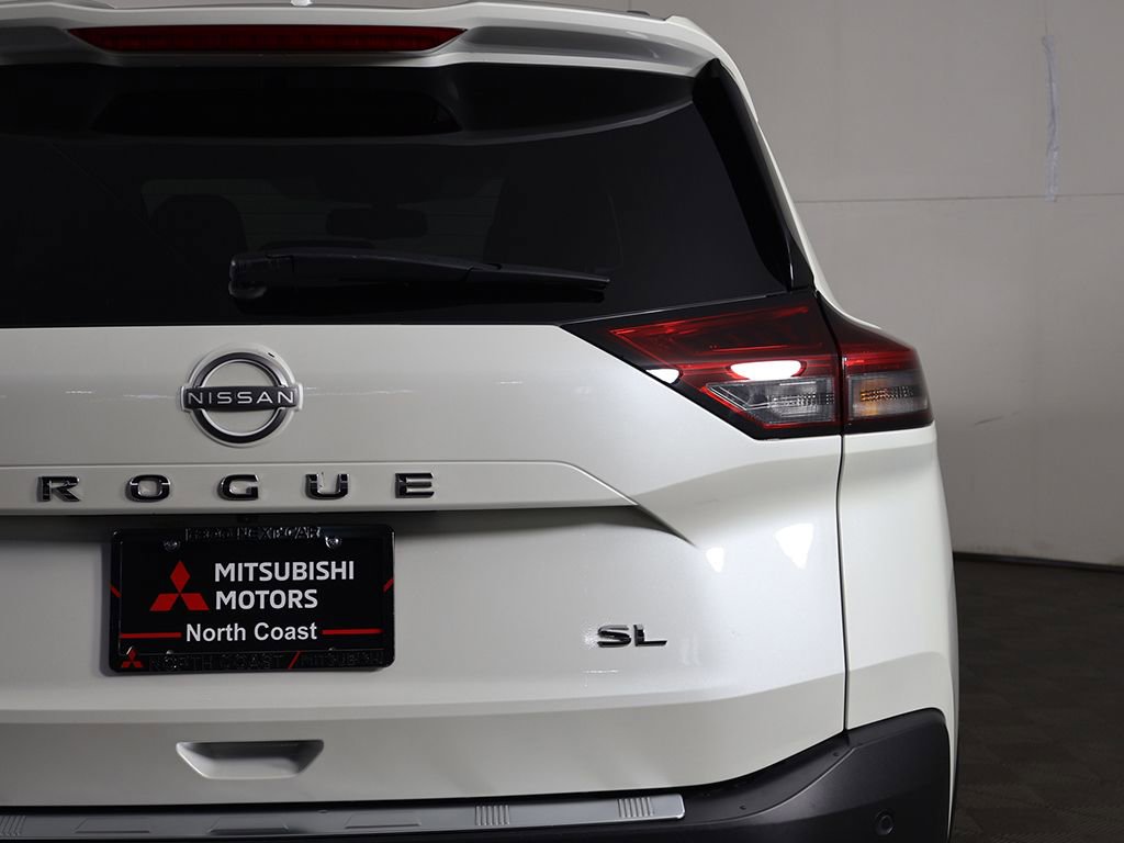Used 2023 Nissan Rogue SL w/ SL Premium Package image 16